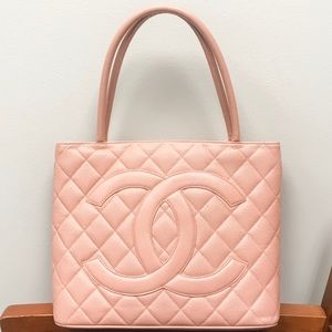 Chanel Tote Medallion Caviar Shoulder Bag - Pink